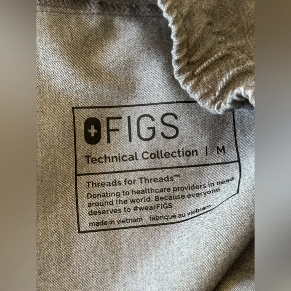 Women’s FIGS Technical Collection Set V-Neck Top W/Zamora Joggers - Picture 4 of 6